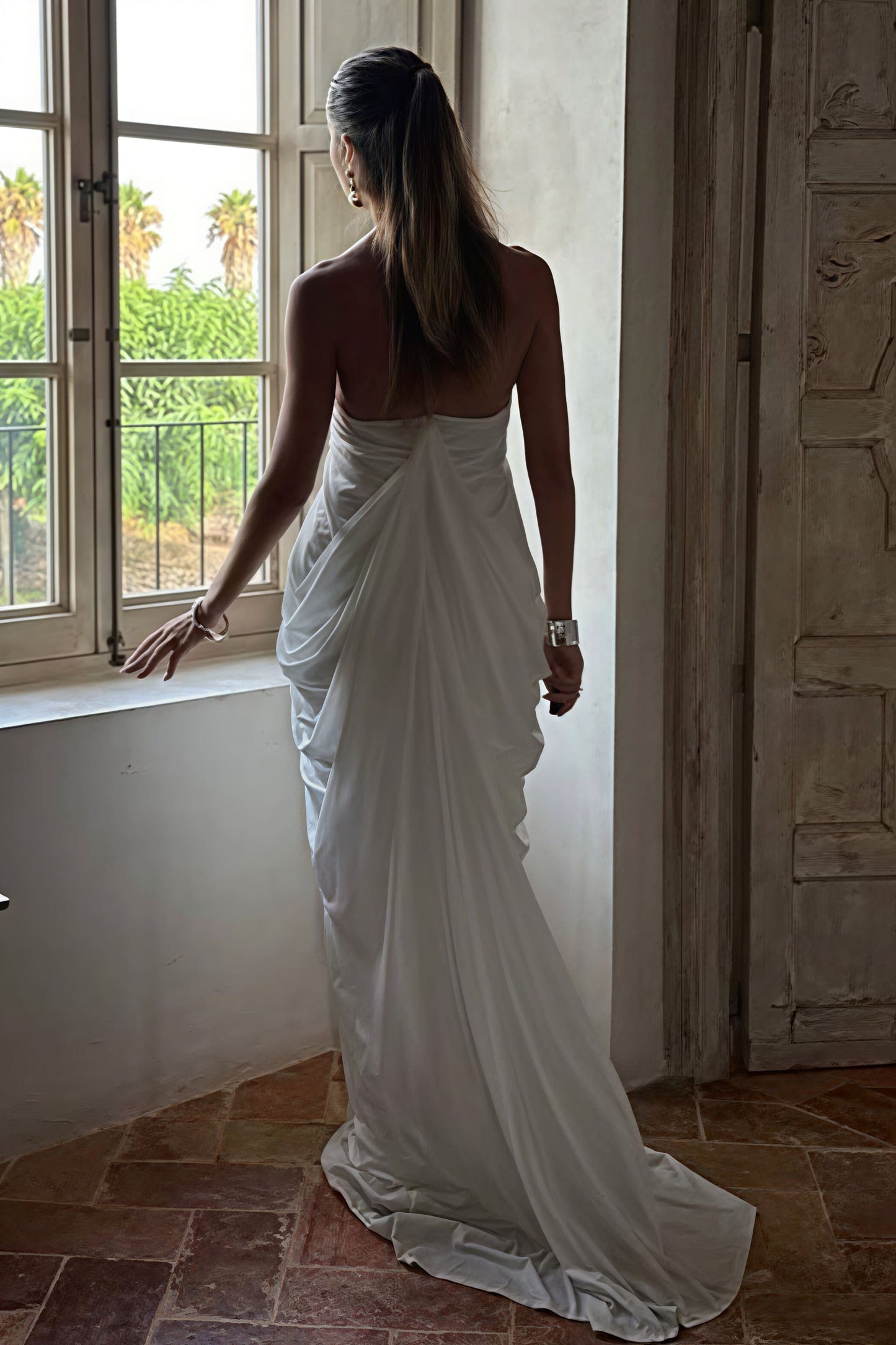 Witte maxi-jurk van tule met ruches en halterhals