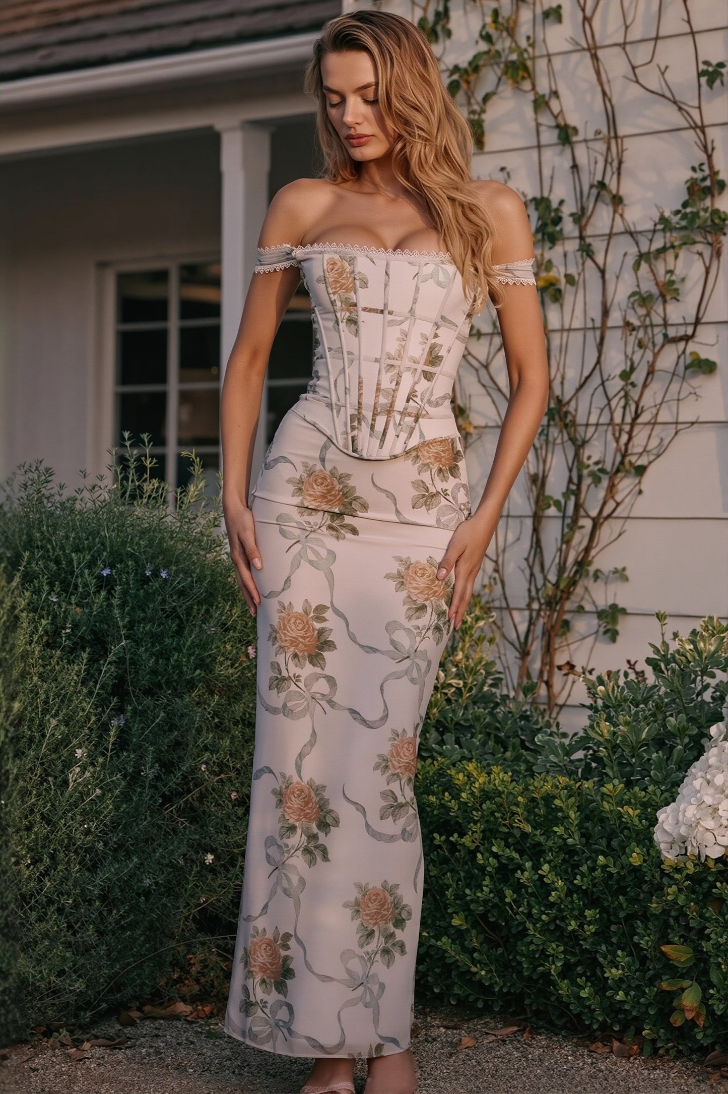 Dames maxi-jurk met bloemenprint en bandeauhals, voorkant