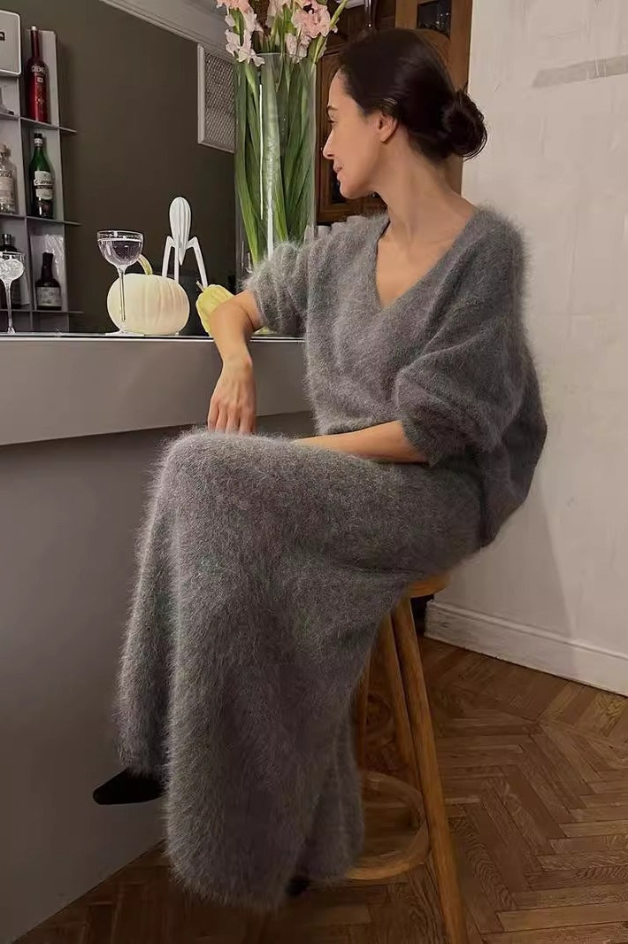 Modieuze damesoutfit met trui en aansluitende zeemeerminrok