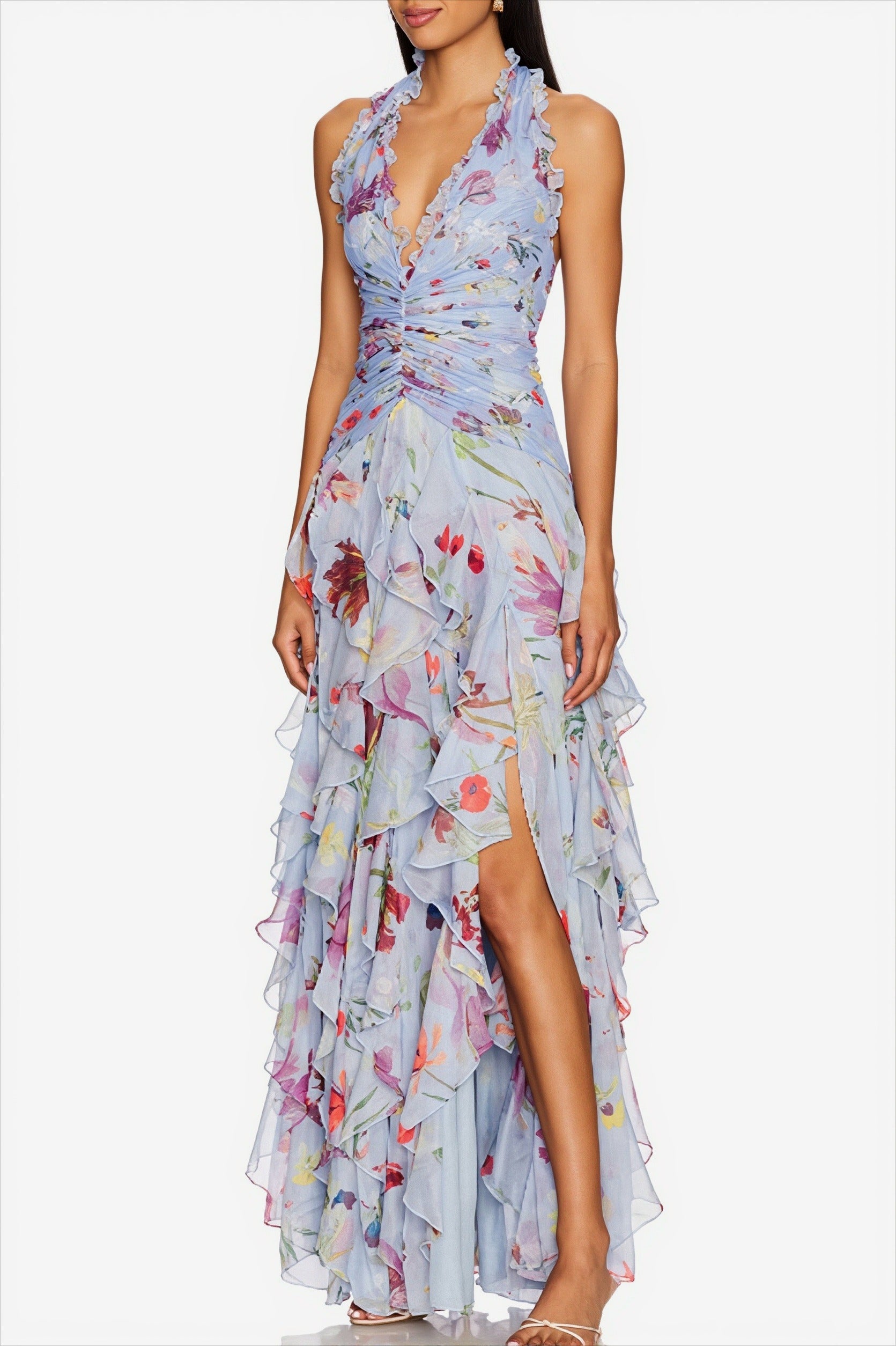 Bloemenprint maxi-jurk gestyled voor een feestelijke gelegenheid