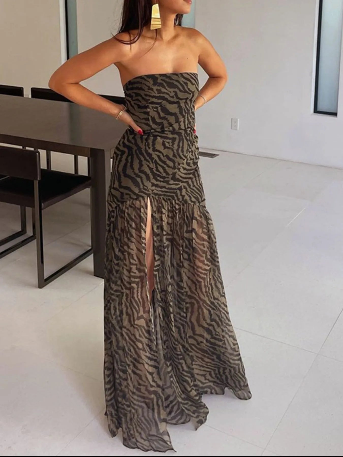 Maxi jurk voor dames met zebraprint en stijlvolle zijspleet