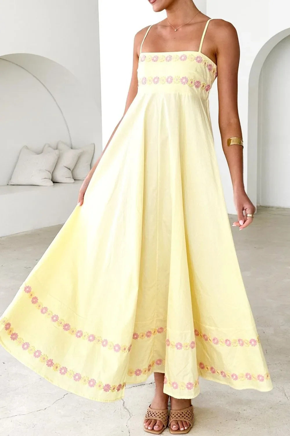 Maxi jurk met bloemenborduursel en spaghetti bandjes van polyester