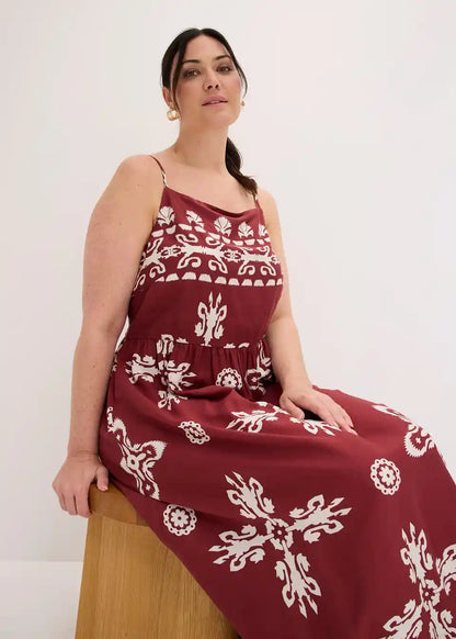 Losvallende zomer maxijurk met ethnoprint in flatterend model
