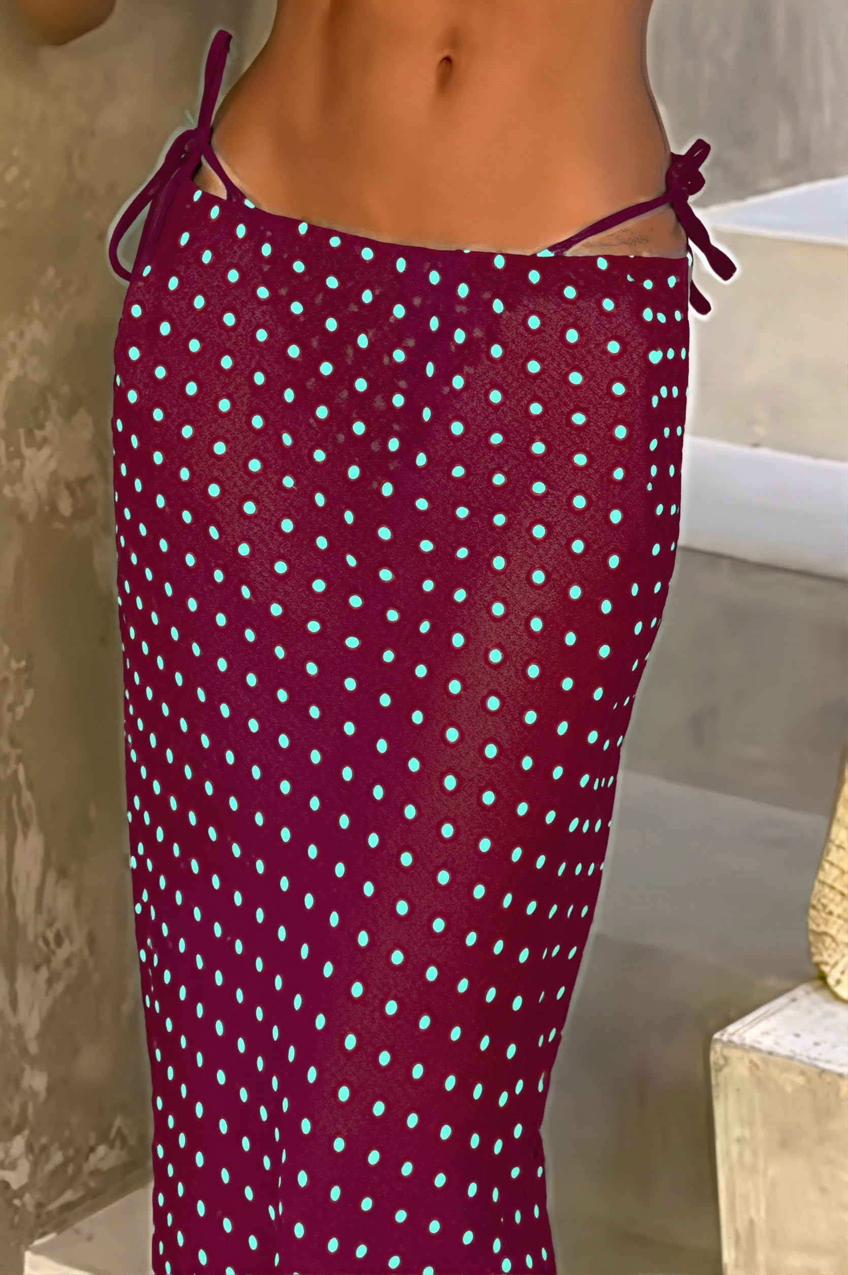 Detail van de stippenprint en strapless top van de dames bikiniset