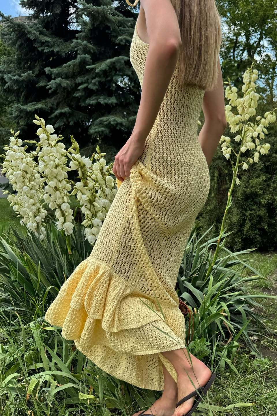 Boho Gebreide Maxi Jurk met Volants en Doorschijnende Cut-out Cami