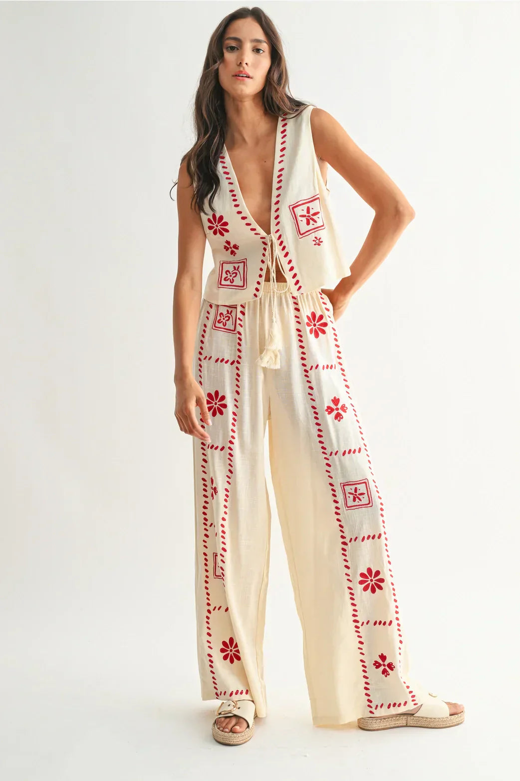Dames linnen co-ord set met geborduurde mouwloze gilet en wijde broek
