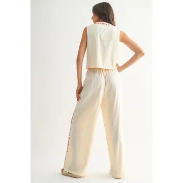 Dames outfit met linnen gilet en wijde broek voor een zomerse look