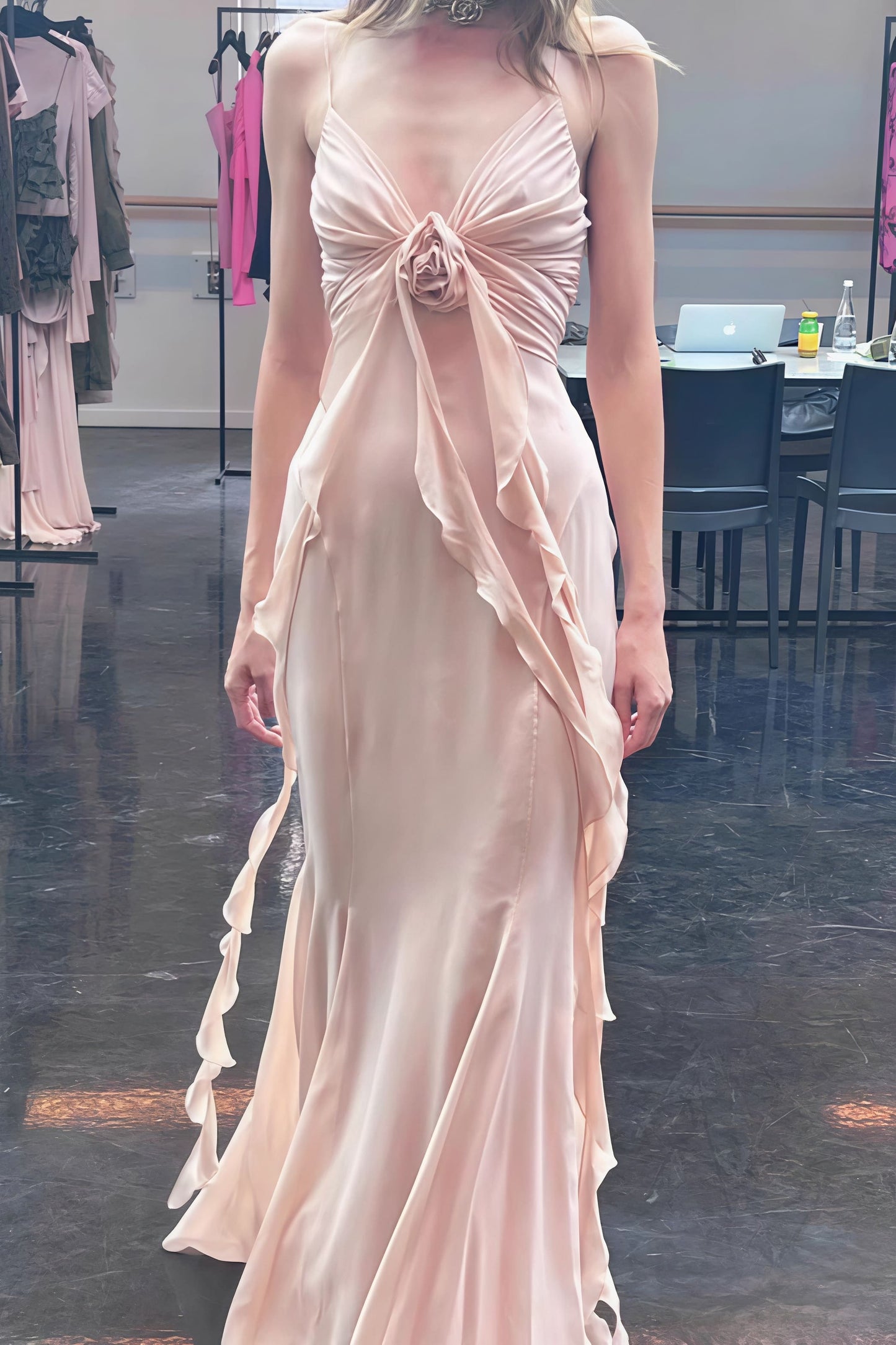 Vliegzaam Polyester Maxi Jurk met Spaghetti Bandjes en Open Rug