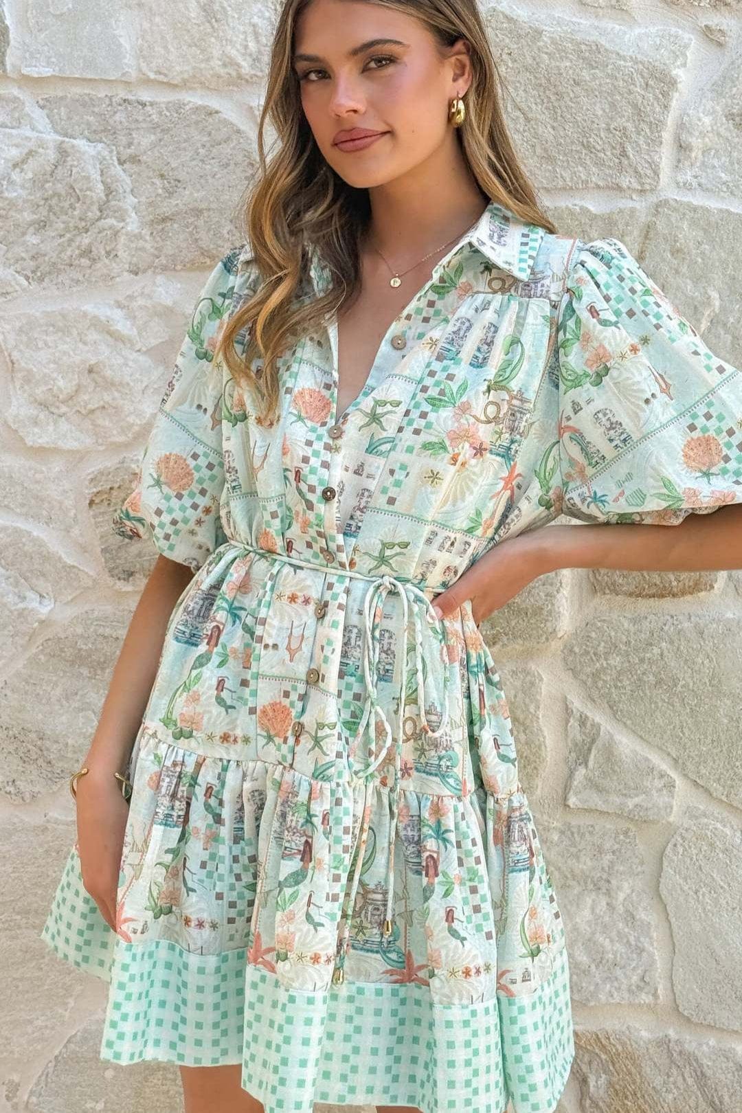Dames jurk in boho stijl met korte lengte en bloemendessin