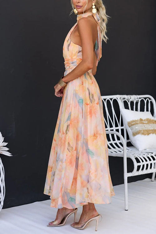 Dames maxi jurk met bloemenprint gestyled voor een zomerse elegante look