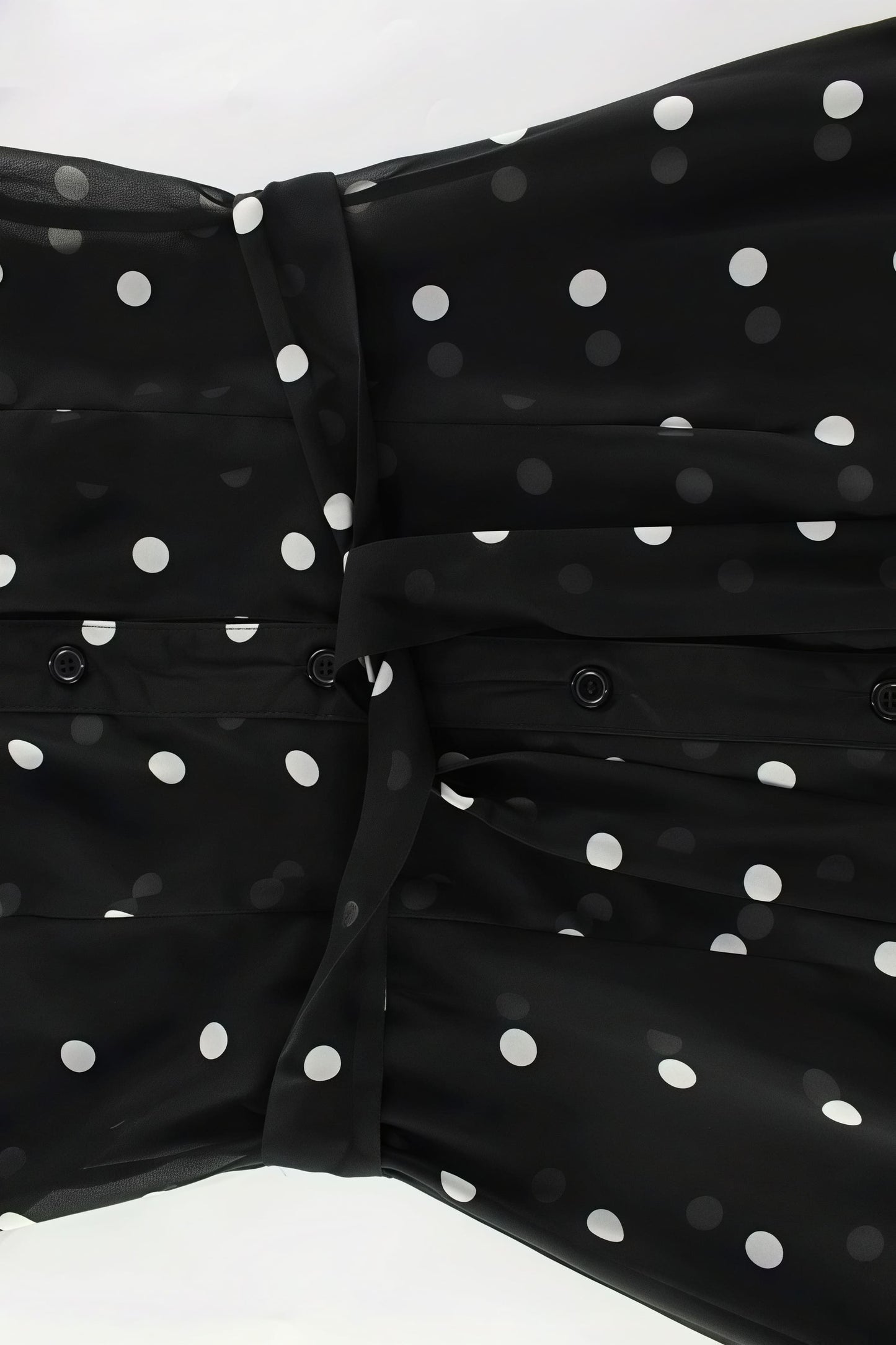 Boven-de-knie midi-jurk met V-hals, polkadot en hoge split, zwart