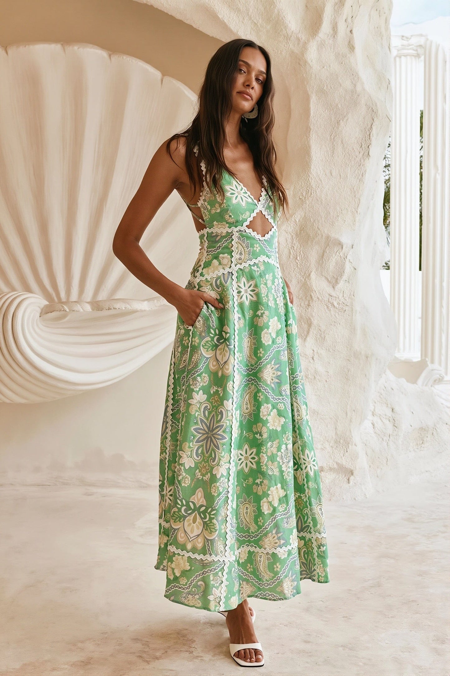 Lange boho jurk met bloemenprint en kanten inzetstukken in volle lengte