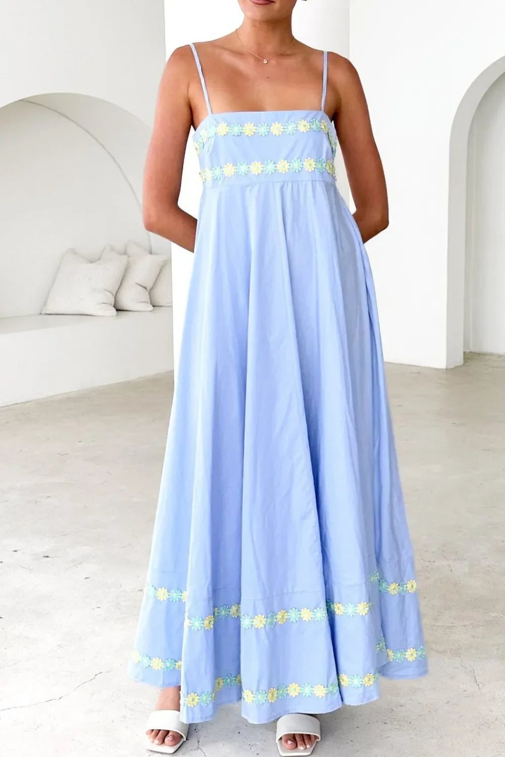 Maxi jurk met bloemenborduursel en spaghetti bandjes van polyester