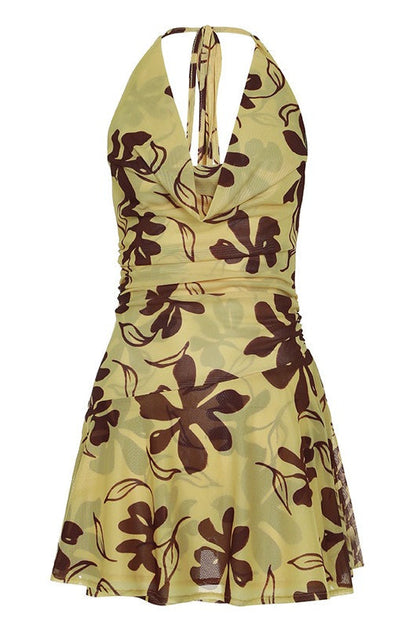 Dames halterjurk met zwierige rok en bloemenprint in close-up
