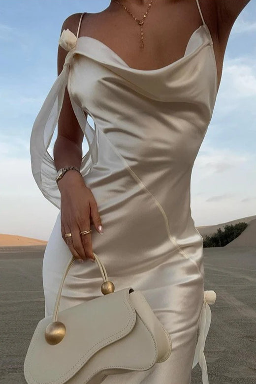 Satijnen Maxi Jurk Zonder Rug met Bloemenversiering Wit
