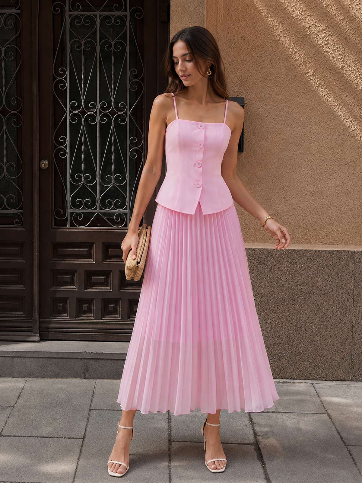 Dames rokset met camitop en geplooide maxirok in een stijlvolle tweedelige look