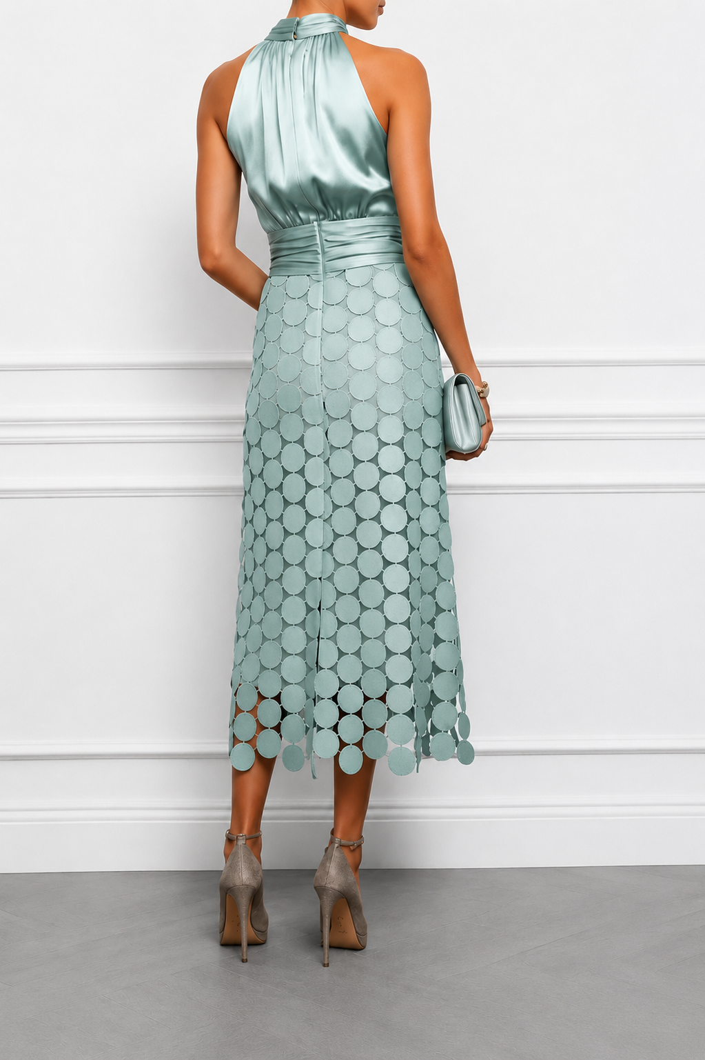 Detail van de stof van de dames jurk met glanzende satijnlook