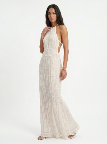 Vooraanzicht van een dames halter maxi jurk met gelaagde volants