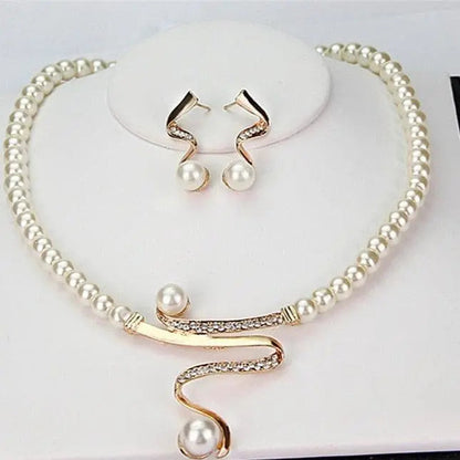 Dames sieradenset met ketting en oorbellen met natuurlijke parels