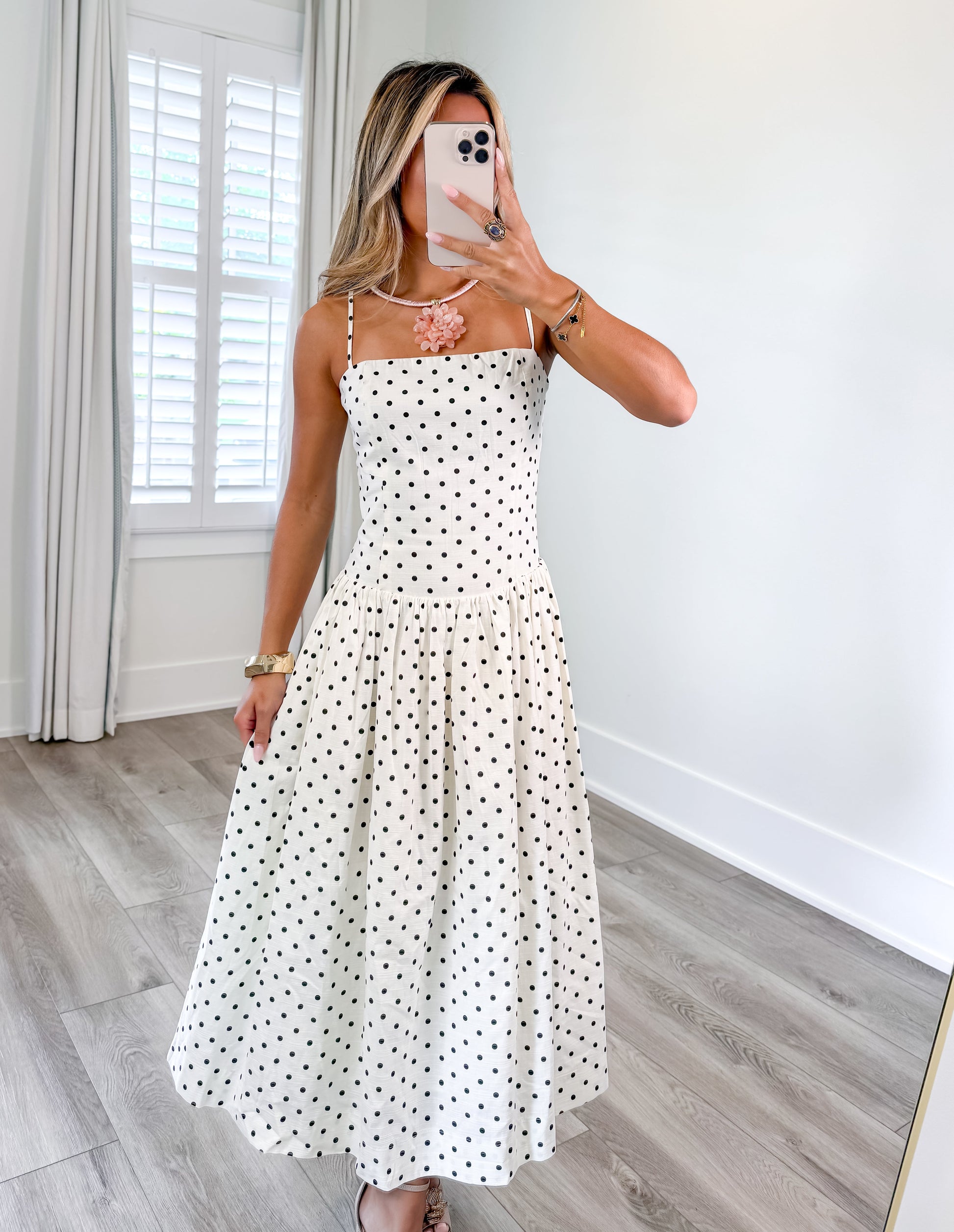 Zwart-witte A-lijn midi jurk voor dames met retro polkadotprint