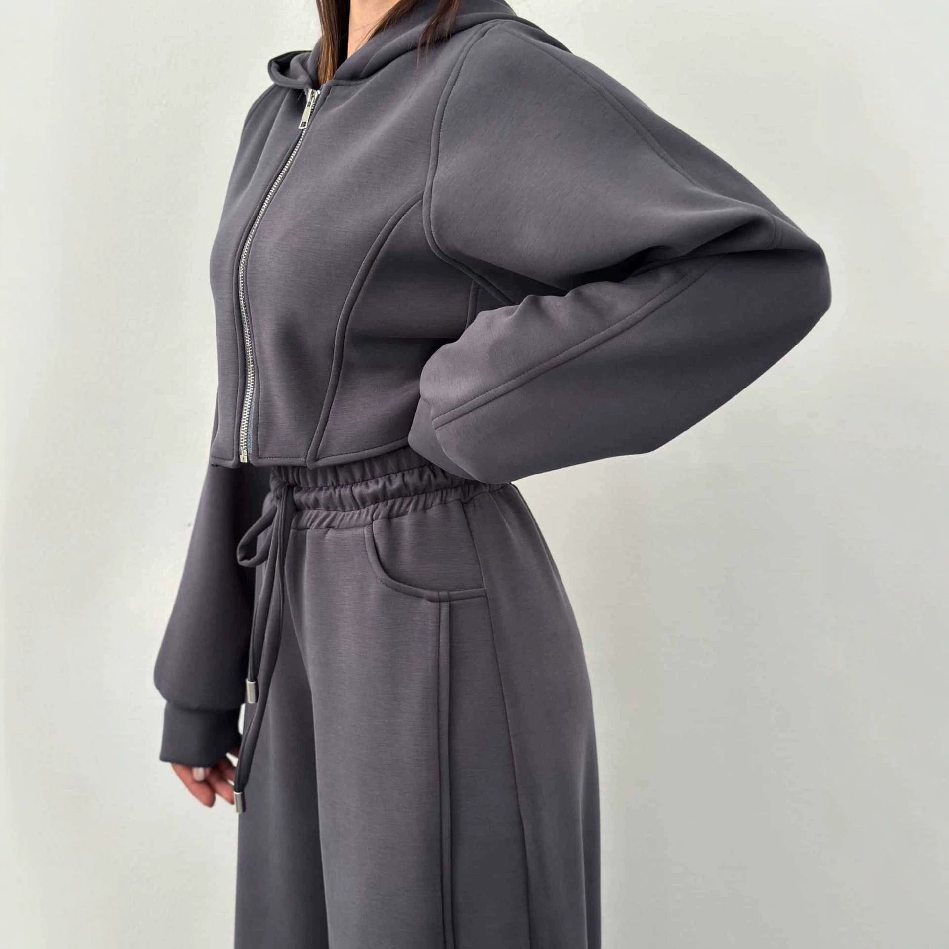 Achteraanzicht van de dames loungebroek met hoge taille
