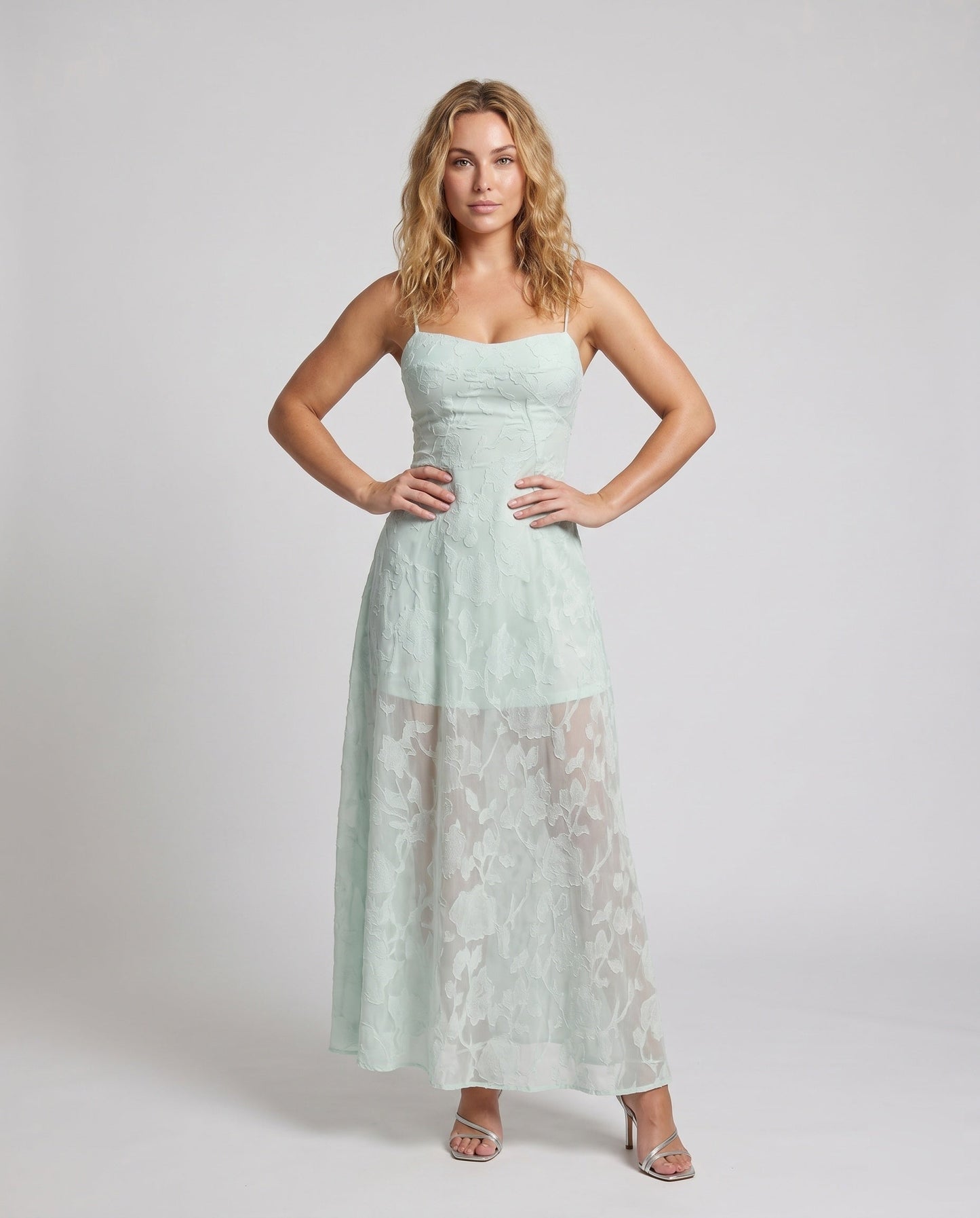 Elegante damesbruidsjurk met transparante details en fijne kant