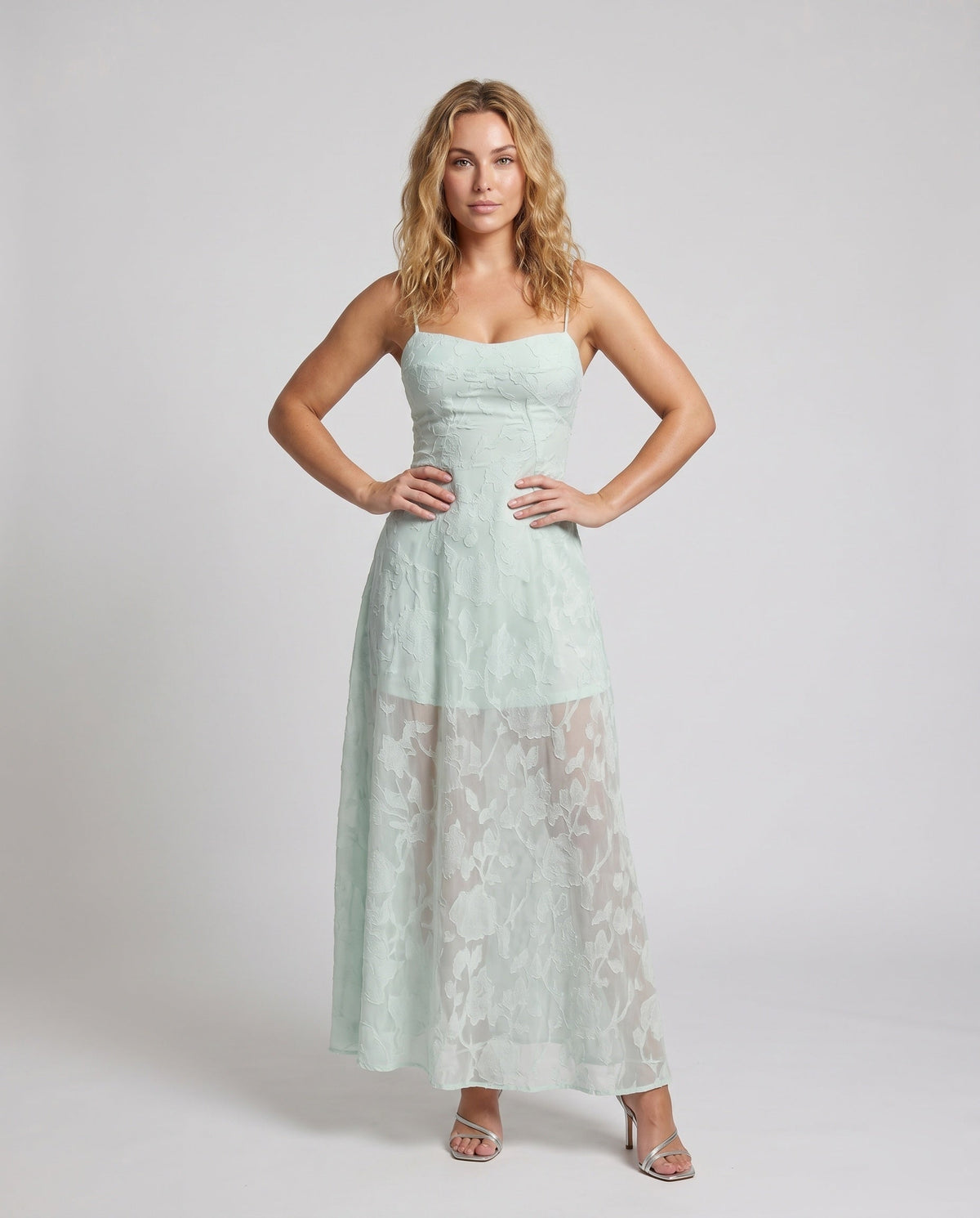 Elegante damesbruidsjurk met transparante details en fijne kant