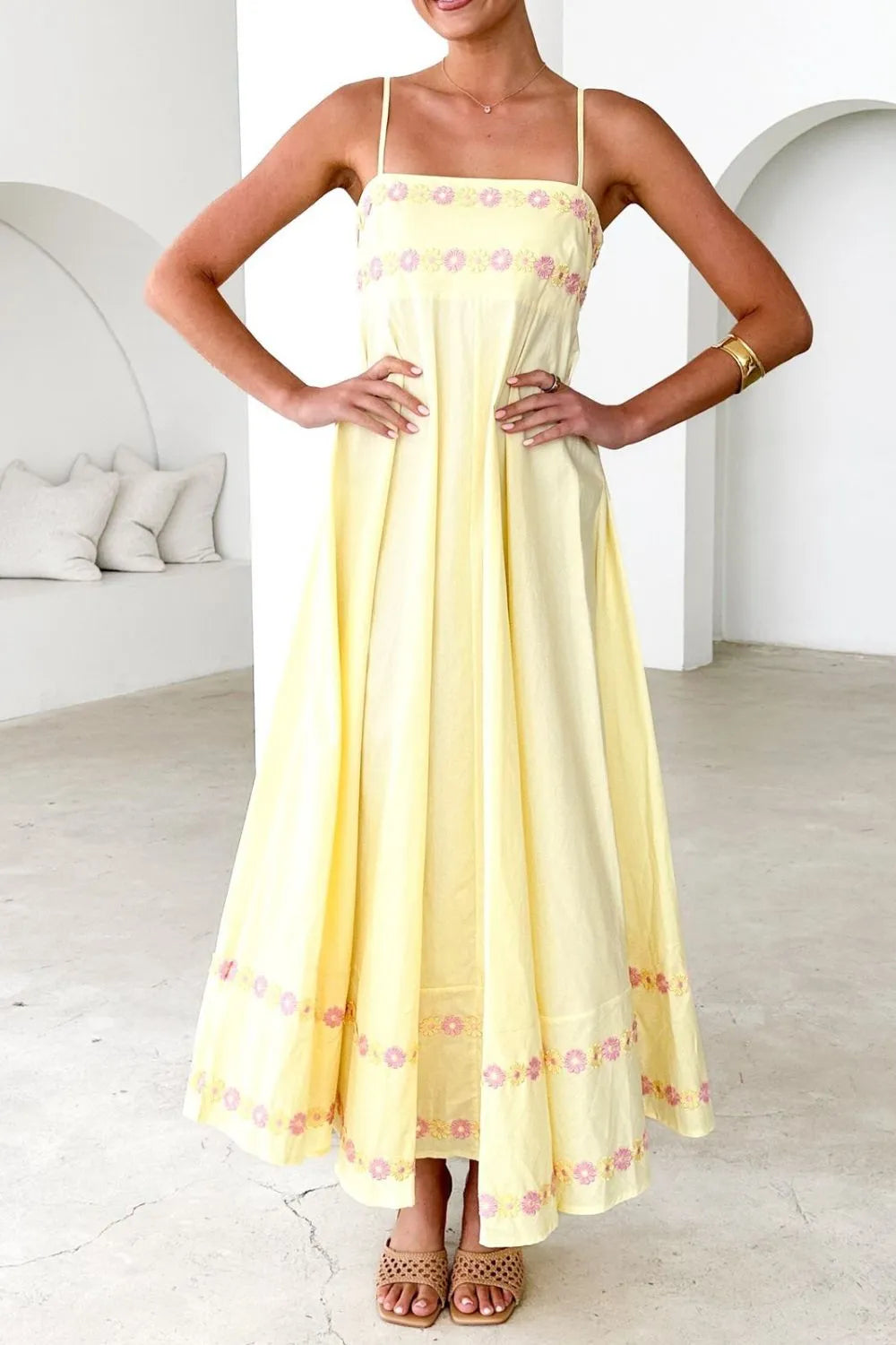 Maxi jurk met bloemenborduursel en spaghetti bandjes van polyester