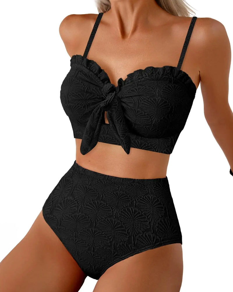 Dames bikini gedragen in studio met volledige set zichtbaar