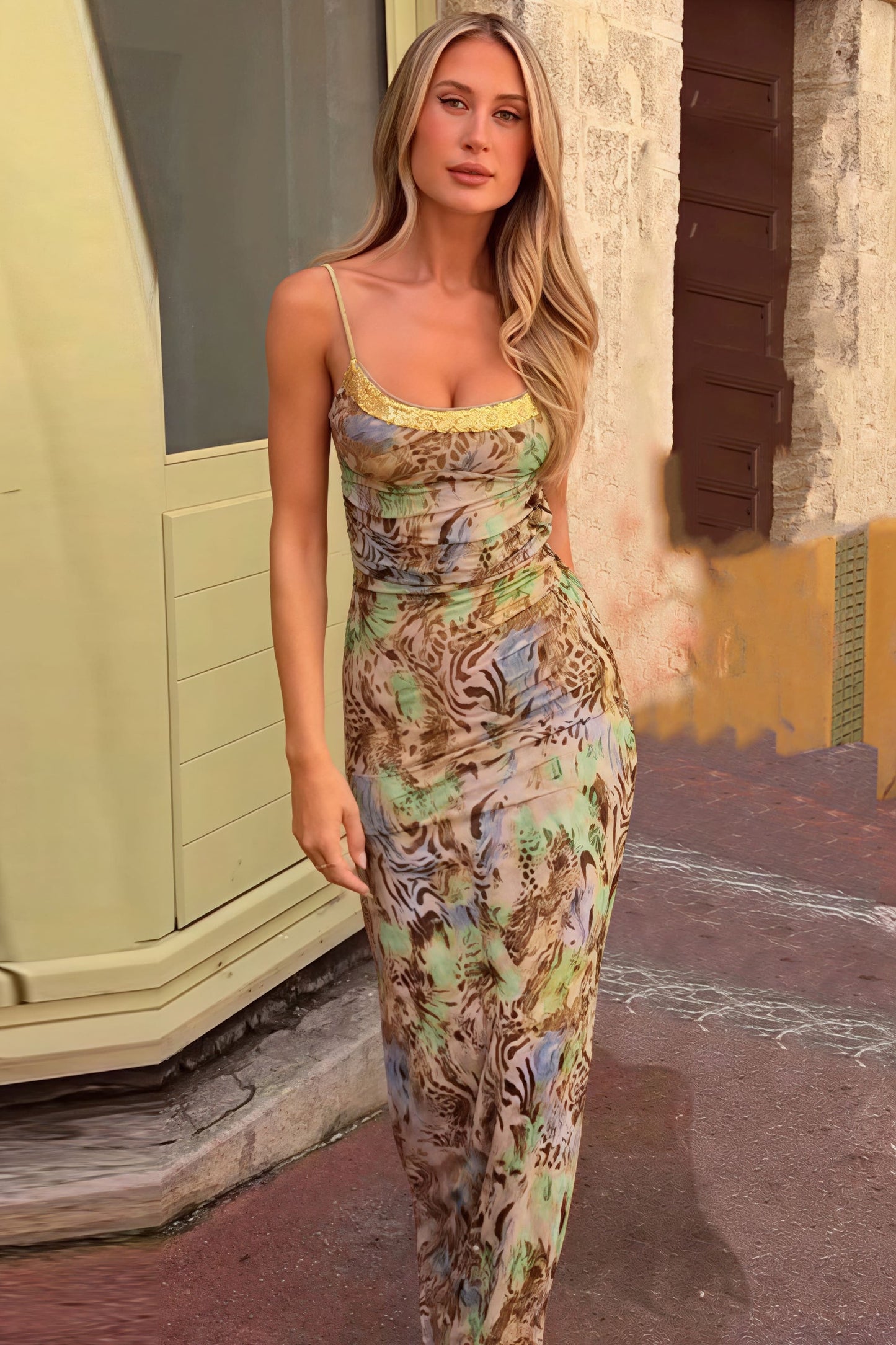 Groene maxi-jurk met luipaardprint, open rug en spaghettibandjes