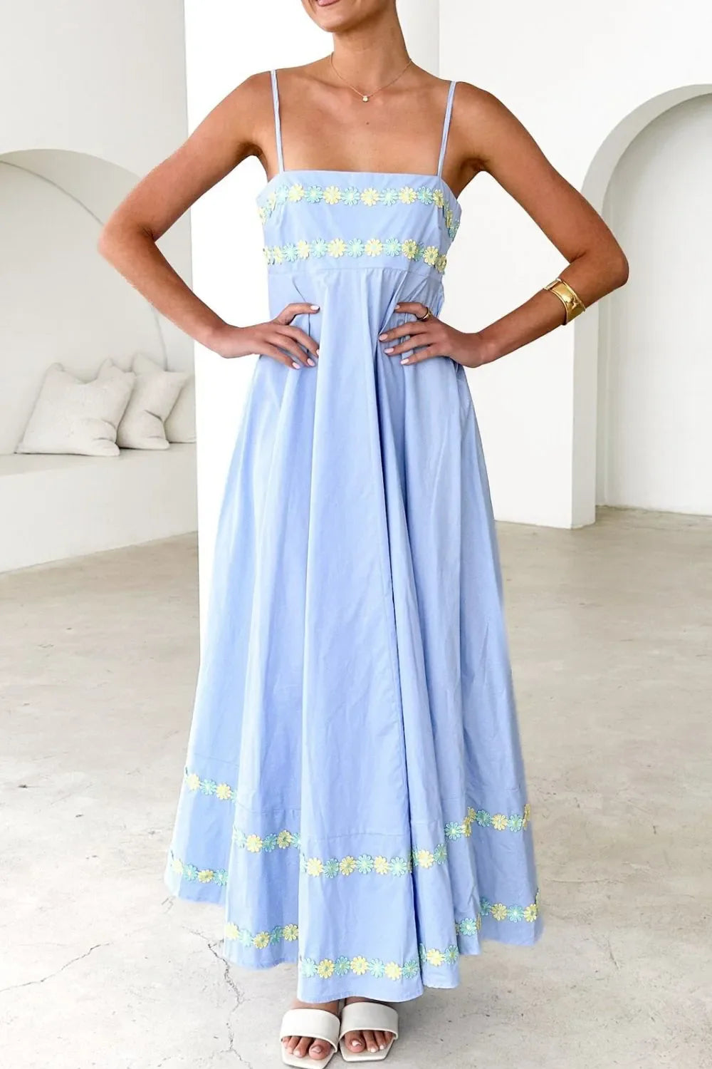 Maxi jurk met bloemenborduursel en spaghetti bandjes van polyester