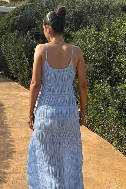 Achteraanzicht van elegante dames maxi jurk van geribde knit