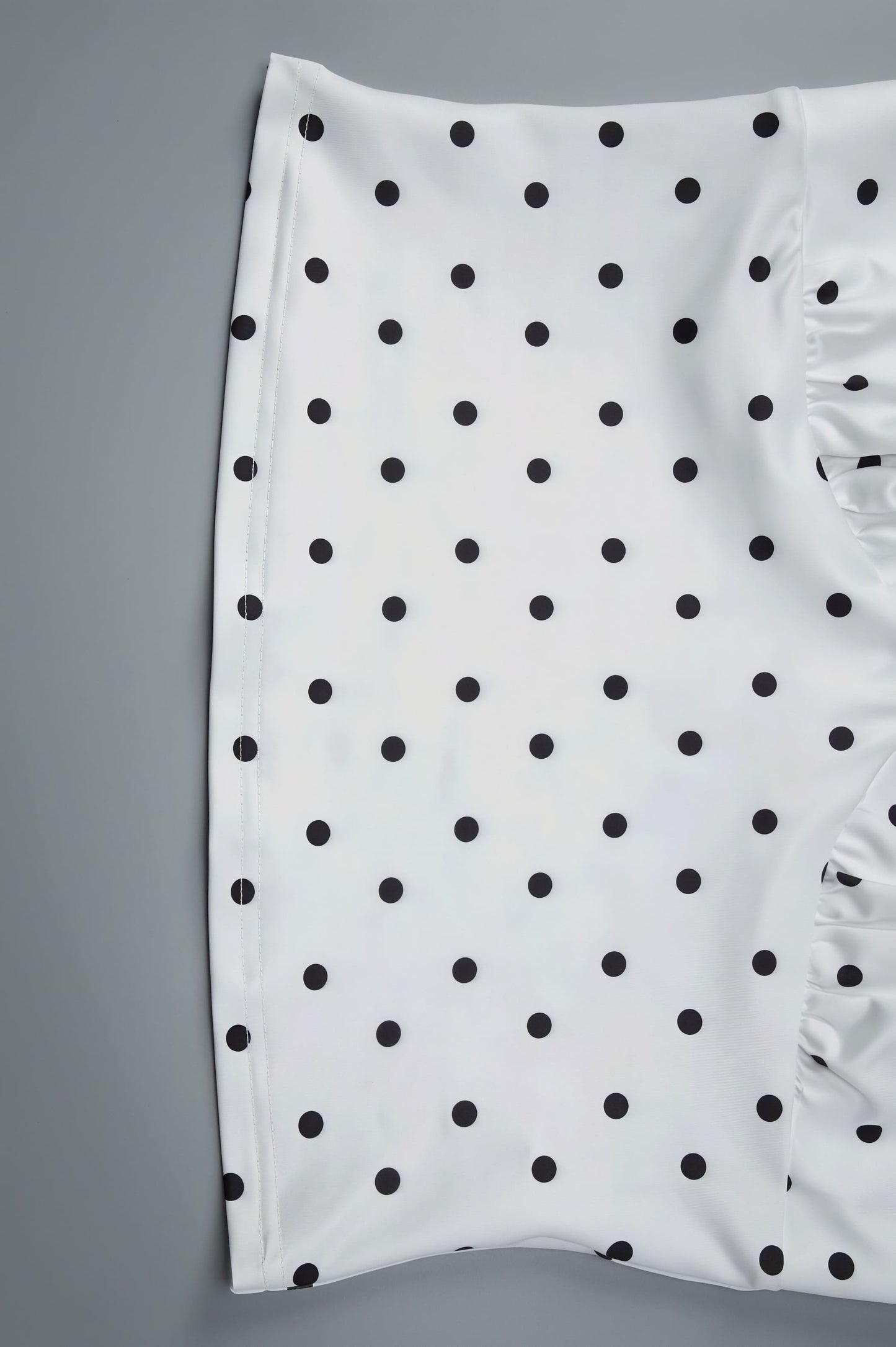 Witte midi-rok met polkadot en bijpassende top