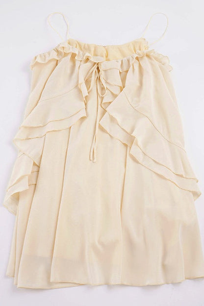 Detail van de ruches en chiffon look van de dames mini jurk