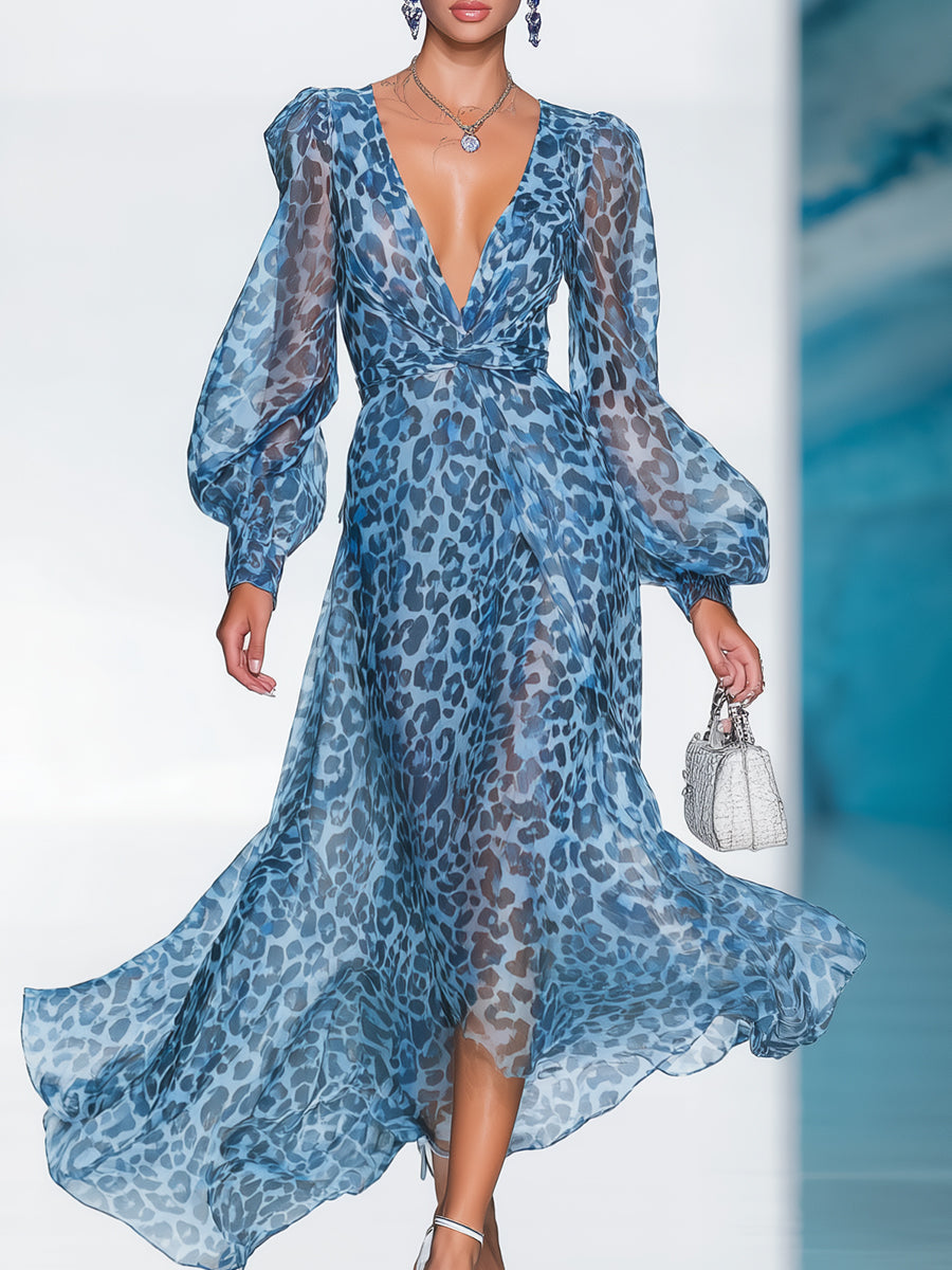 Dames maxi jurk in blauw met luipaardprint en diepe V-hals