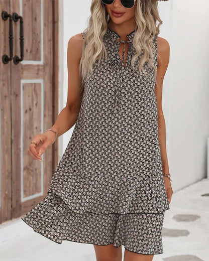 Dames midi jurk met geometrische print in zwart en beige, voorkant