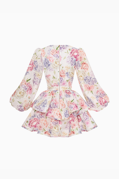 Dames mini jurk met bloemenprint gestyled voor zomer en feestelijke gelegenheden