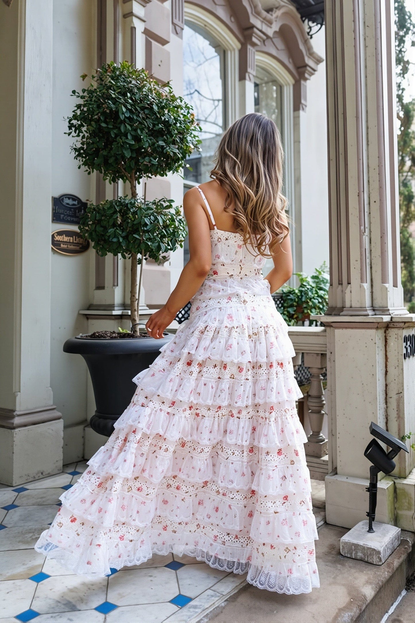 Dames Maxi Jurk Met Kantdetail En Volantzoom