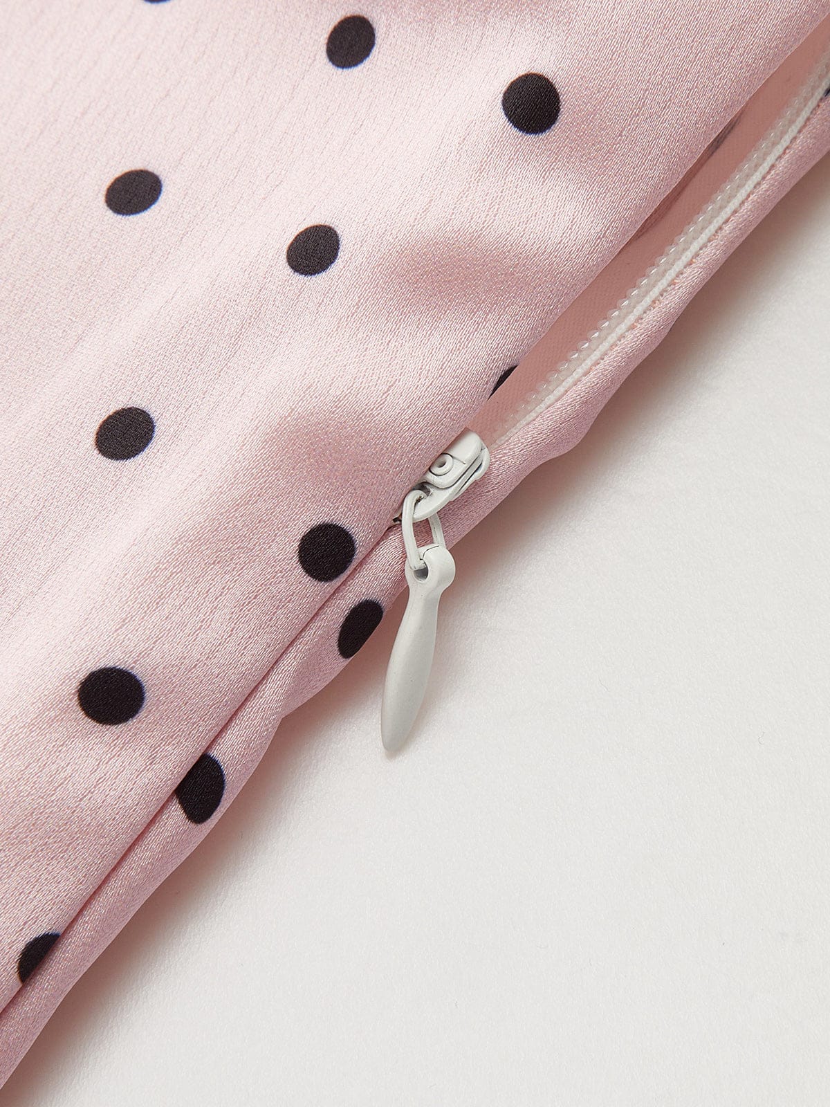 Dames Satin Cowl Neck Mini Jurk Met Stippenprint