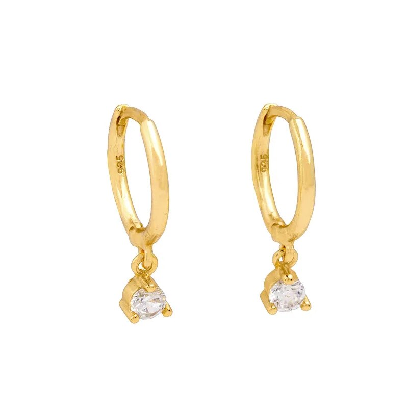 Set van zilveren hoops en hangers voor een elegante en moderne look