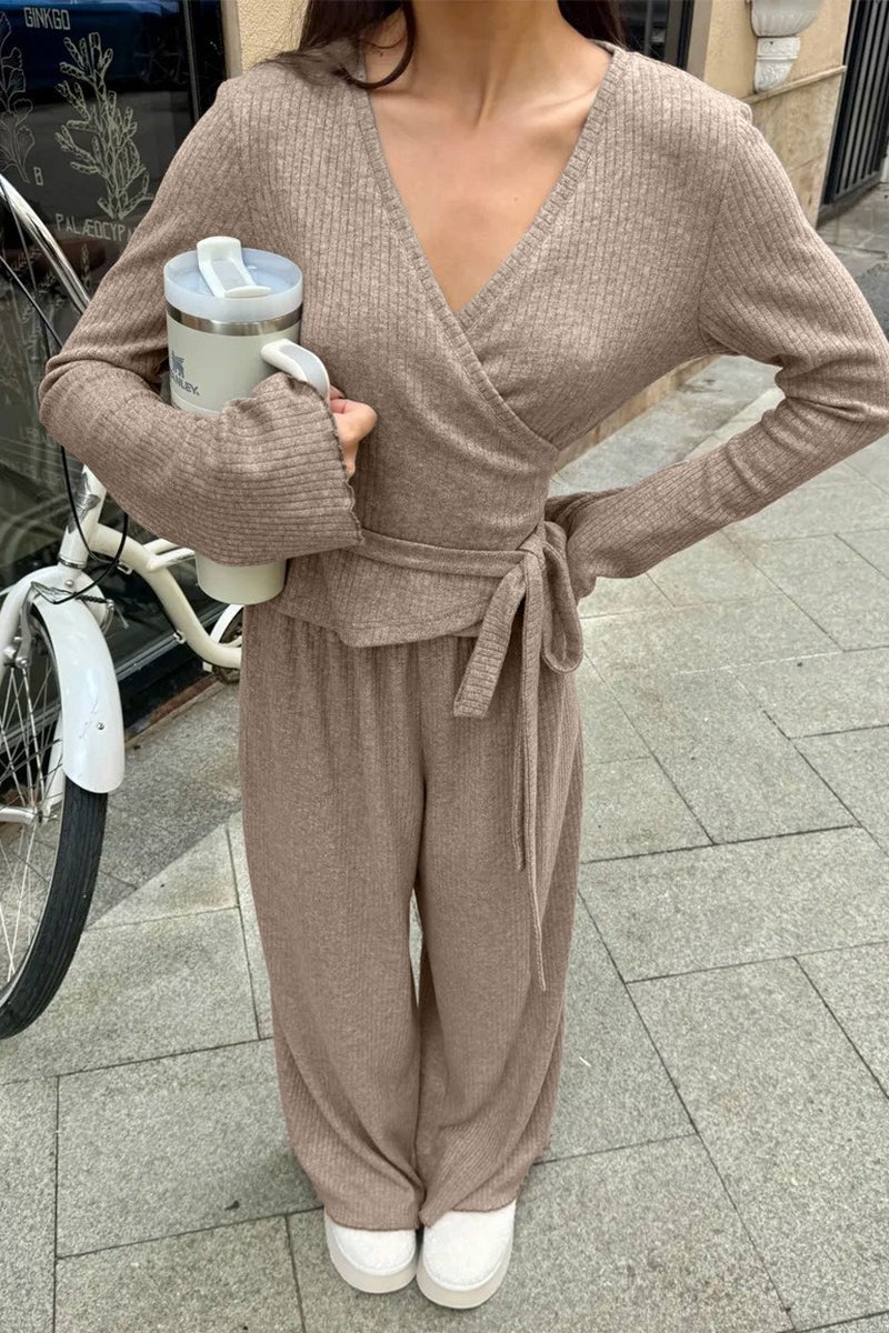 Volledige dames set met top en broek met wijde pijpen