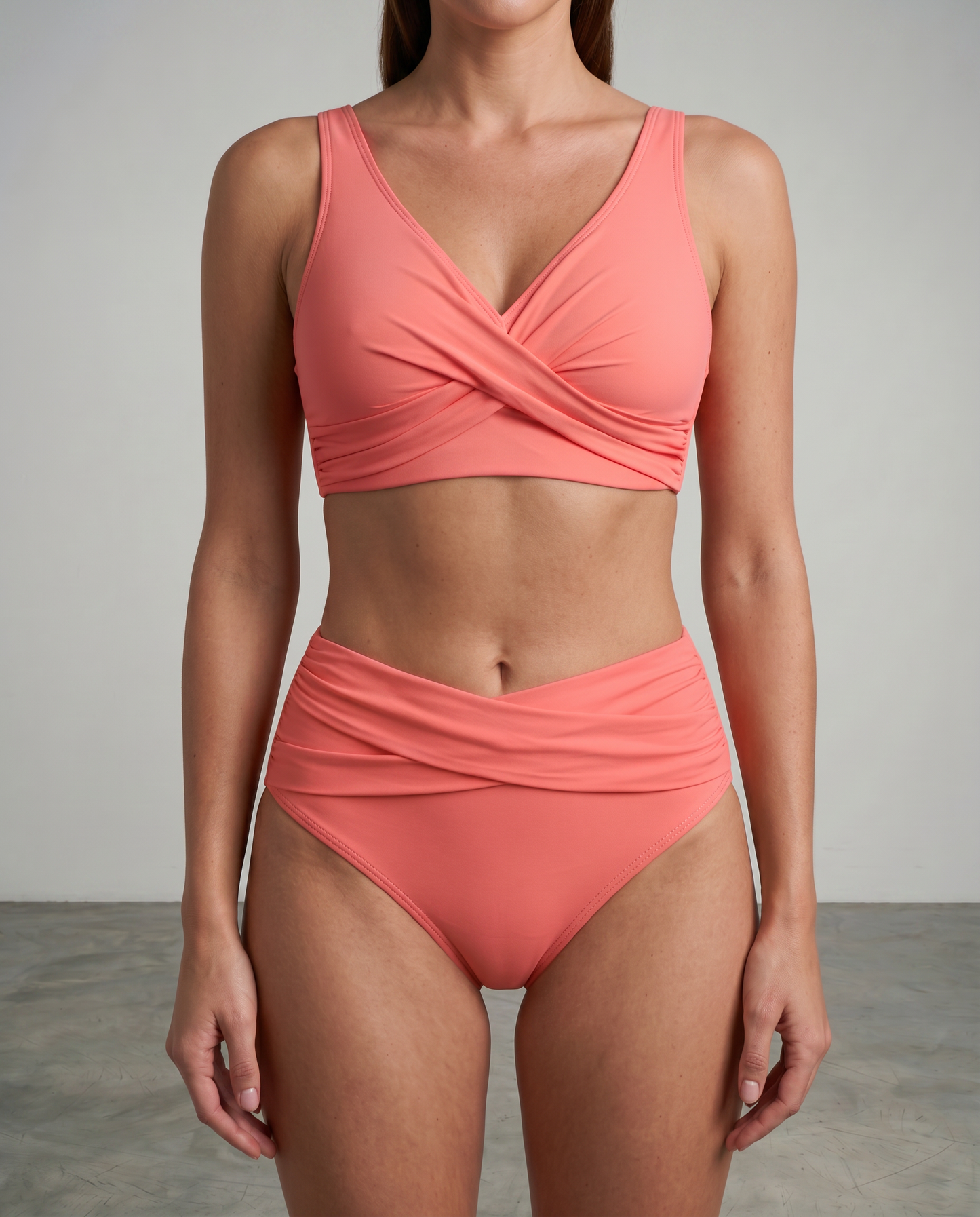 Dames wikkel bikini met flatterende pasvorm op het strand