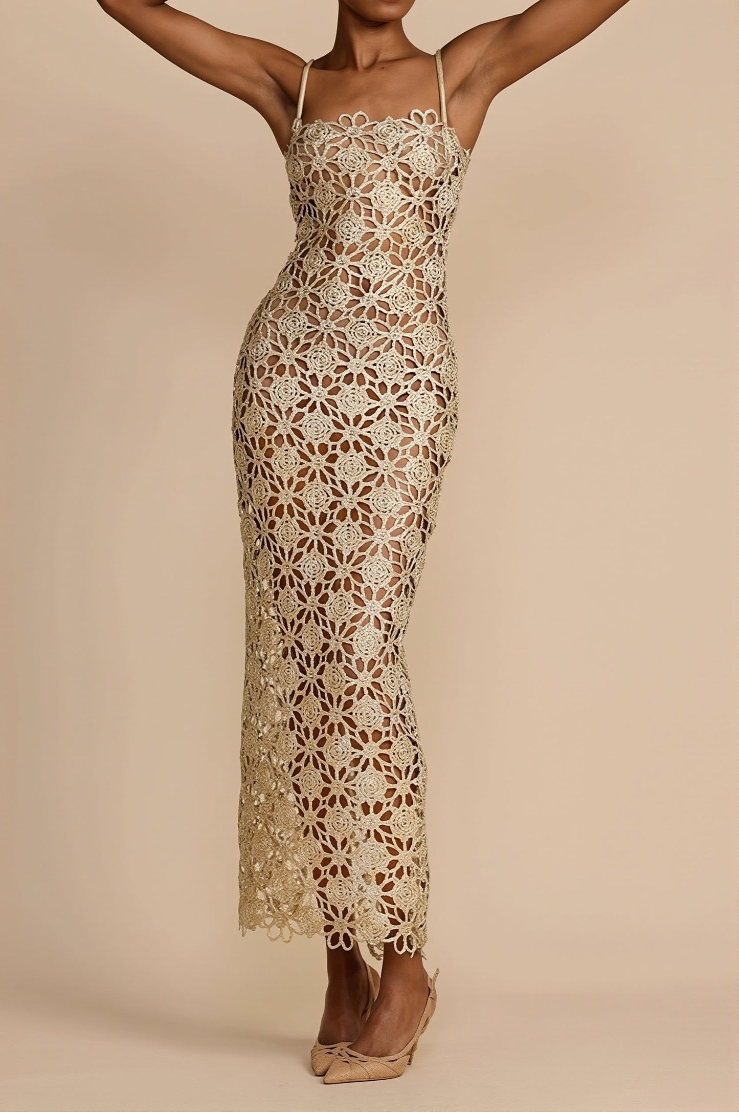 Maxi jurk met kant, cut-out taille en vrouwelijke pasvorm