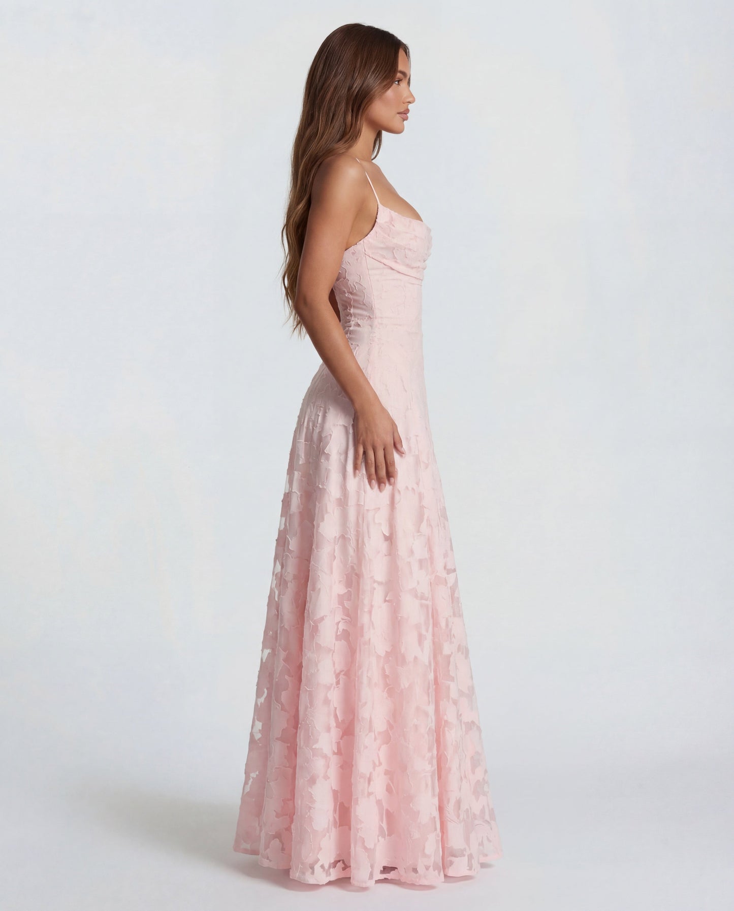 Dames maxi jurk met rechte halslijn en kanten details