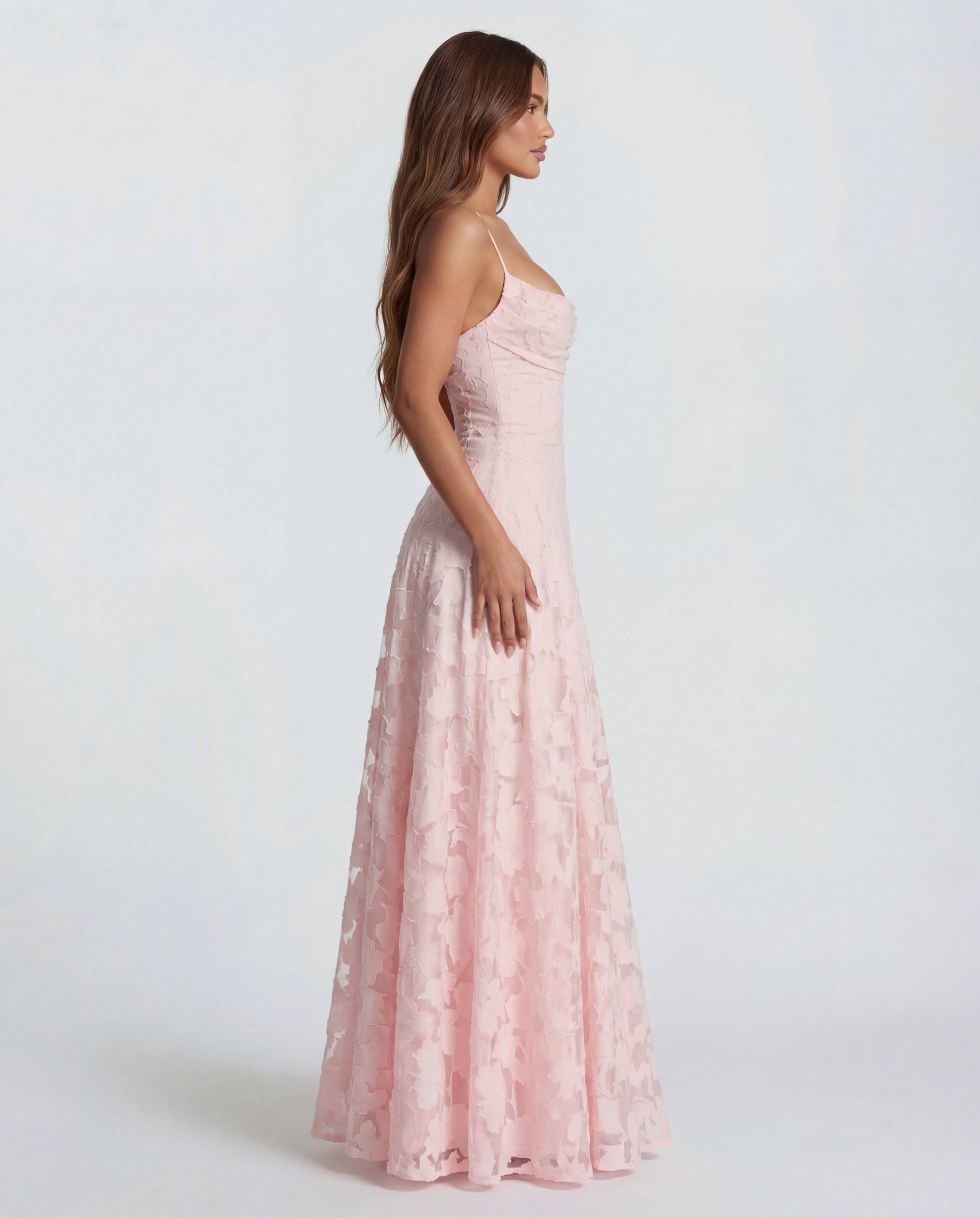 Dames maxi jurk met rechte halslijn en kanten details