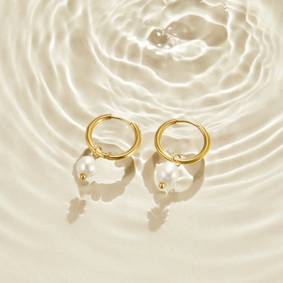 Elegante oorbellen met natuurlijke zoetwaterparels