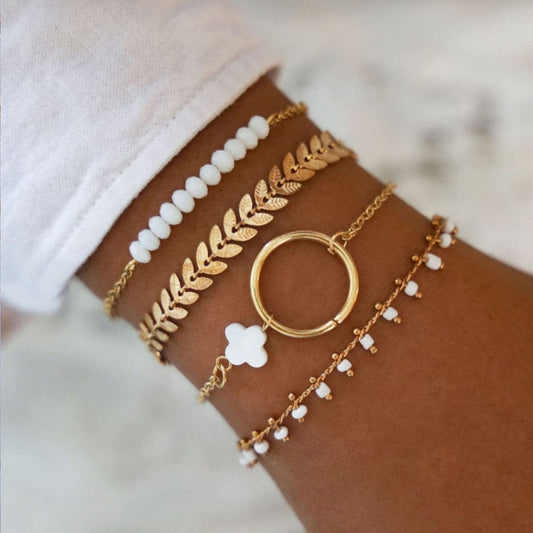 Goude Armbanden Set Met Witte Kralen