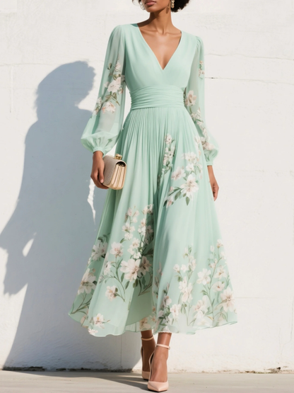 Dames midi jurk in groen met bloemenprint en V-hals vooraan