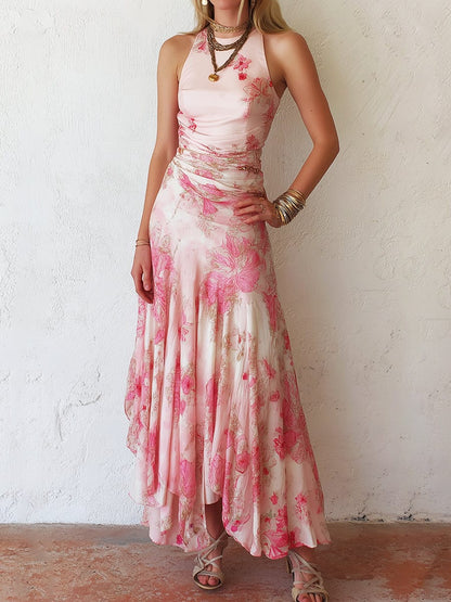 Dames midi jurk in roze met bloemenprint en halterhals vooraanzicht