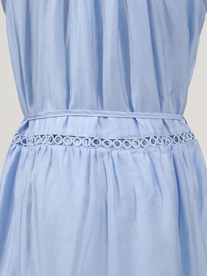 Mouwloze midi-jurk met oogjesstof en open details